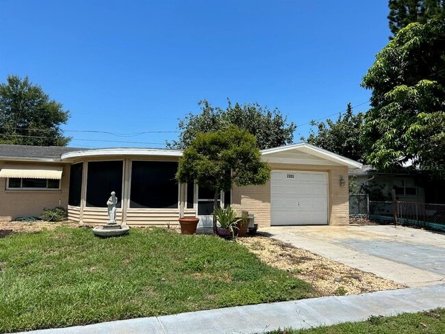 Building Photo - 2203 Maureen Dr