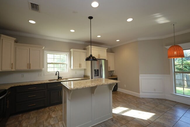 Photo - 4220 Bowen Way