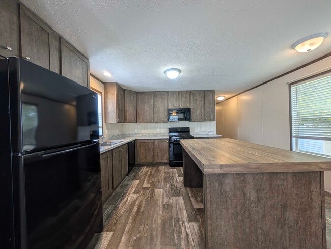 Photo - 38055 Leverette Ave