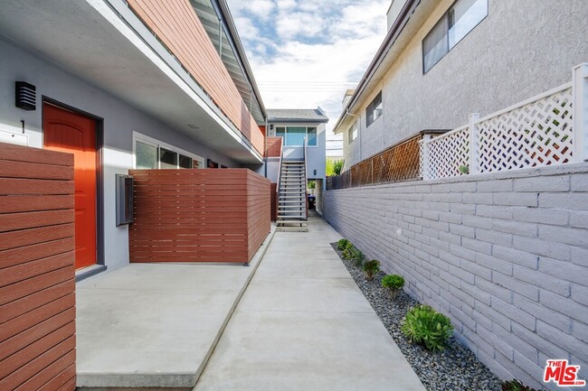 Photo - 1116 San Rafael Ave