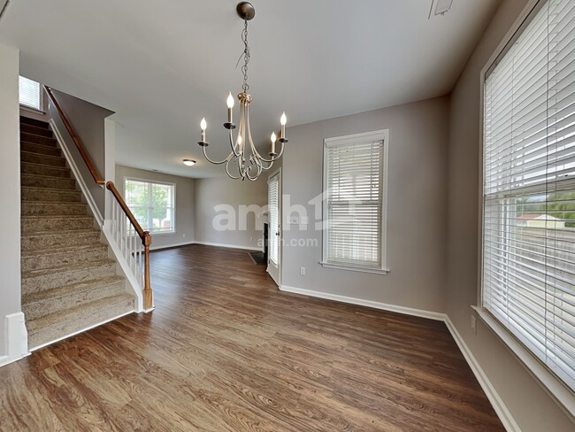 Photo - 209 Haywood Ln