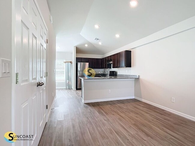 Photo - 290 Longley Dr