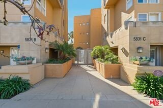 Photo - 5831 Seawalk Dr