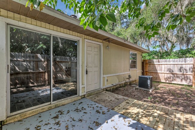 Building Photo - 3990 SE 17th Ct