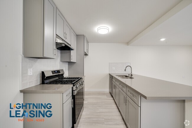 Building Photo - 6736 Independence Ave Unit B1 D Rental