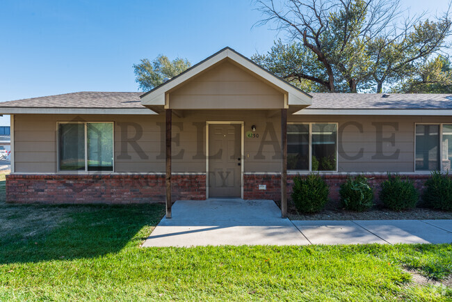Building Photo - 4250 Newell St Rental