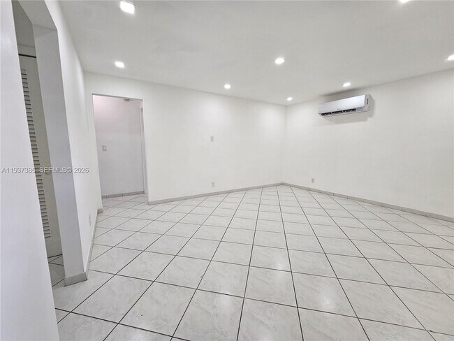 Photo - 5401 Hollywood Blvd Unit 6