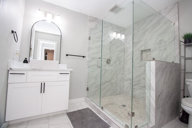 Photo - 2422 Lone Oak Rd