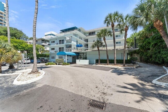 2539 S Bayshore Dr Unit PH2F