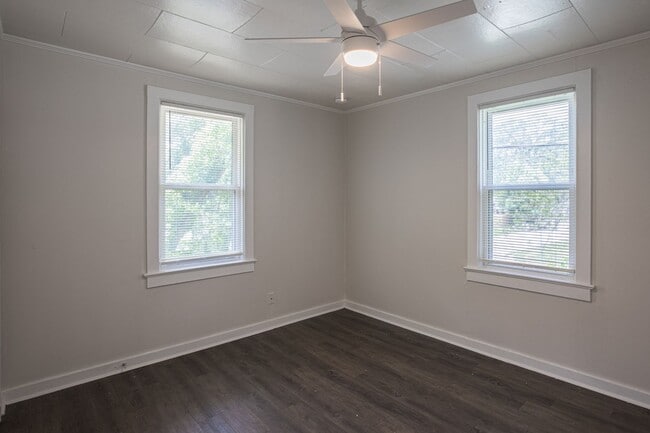 Photo - Spacious 3 bedroom, 1 Bathroom Upper Level...