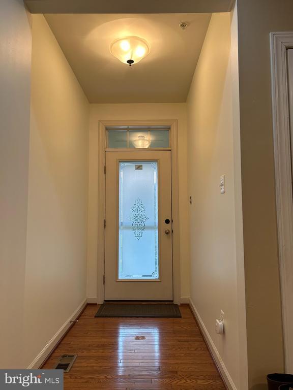 Building Photo - 338 Village Way