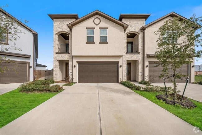 Building Photo - 2019 Olivos St Rental