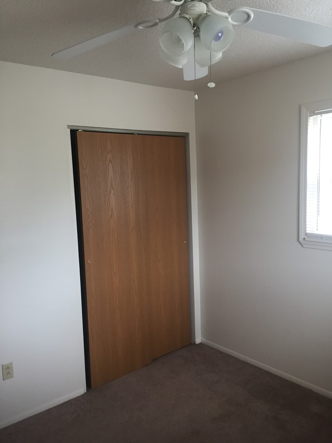 Bedroom 2 - 816 Cain St Unit Apartment