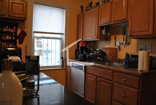 Building Photo - 10 Bucknam St Unit 1