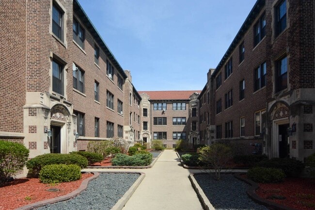 Building Photo - 1314 Oak Ave Unit J02W