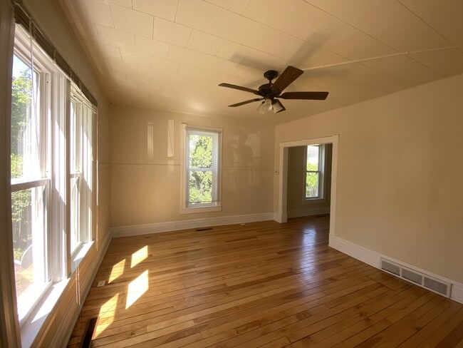 Building Photo - 524 W Grand Ave Rental