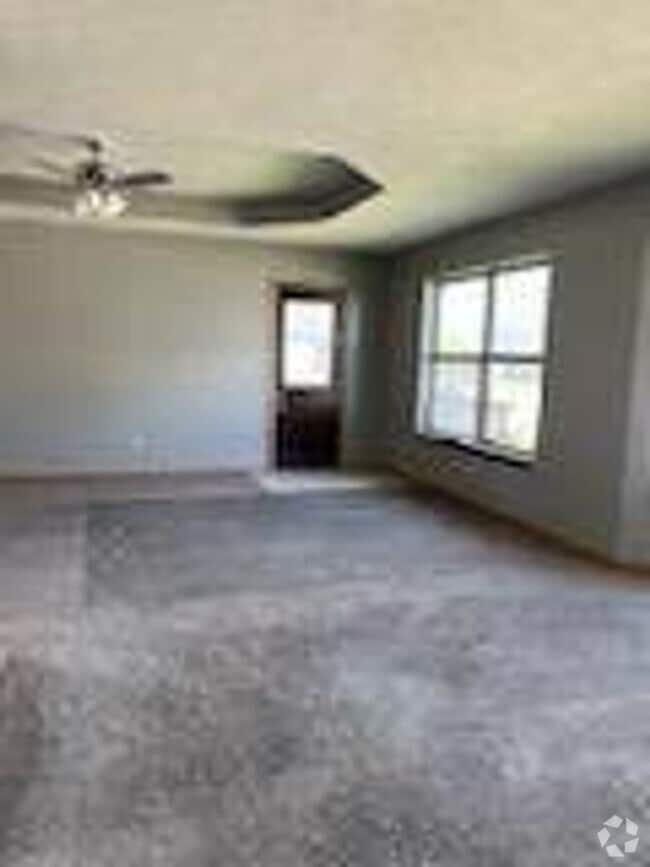 Building Photo - DUPLEX! 2 Bedroom 2 bathroom! Rental