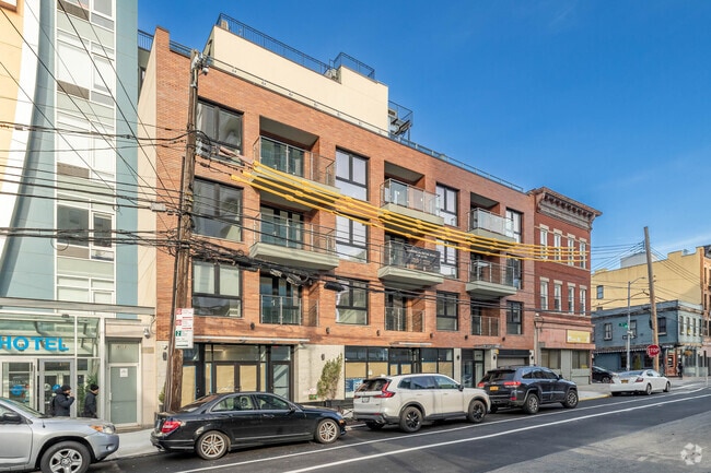 Photo - 39-04 29th St