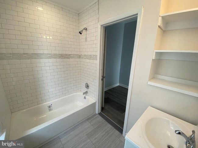 Photo - 21 E Price St Unidad 2B