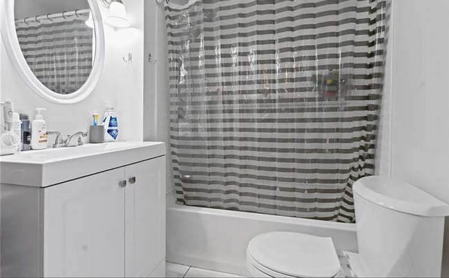 Bathroom - 171 Leonard Ave Unit 1