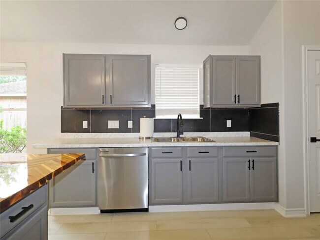 Photo - 749 Grassy Knoll Trail