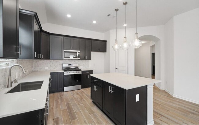 Photo - 1309 Tan Gable Ln