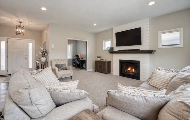 Photo - Spacious 4-Bedroom Gem with Modern Comforts and Finished Basement in Vadnais Heights!