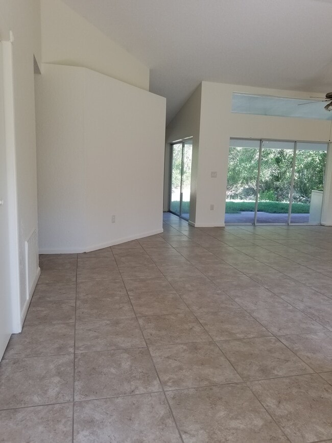 7247 River Country Dr