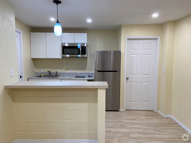 Building Photo - 2221 Gold Ave Unit C Rental