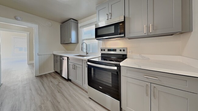 Building Photo - 718 S Yakima Ave Unit 720