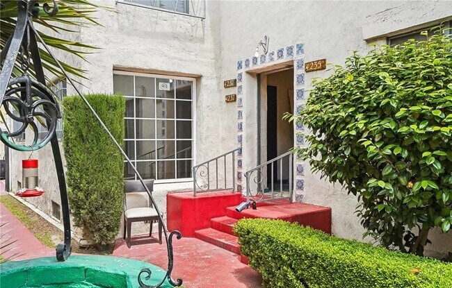 Photo - 4237 Garthwaite Ave Unit 4237