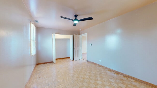 Photo - 5242 W Roscoe St