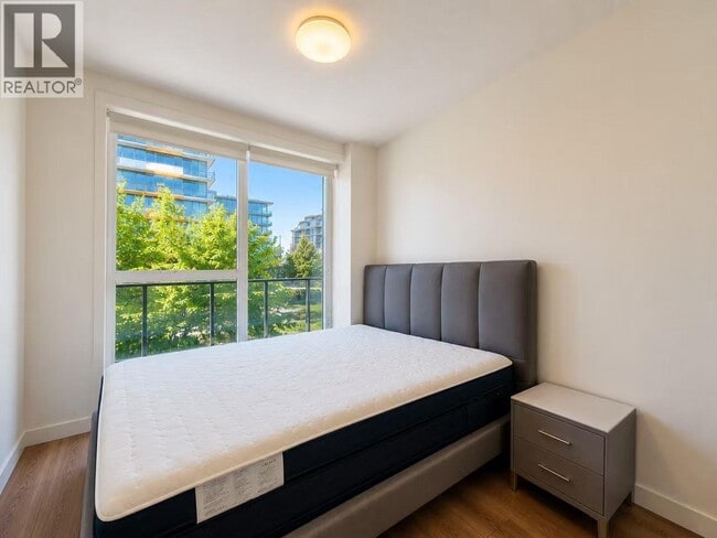 Photo - 6633-6633 Buswell St