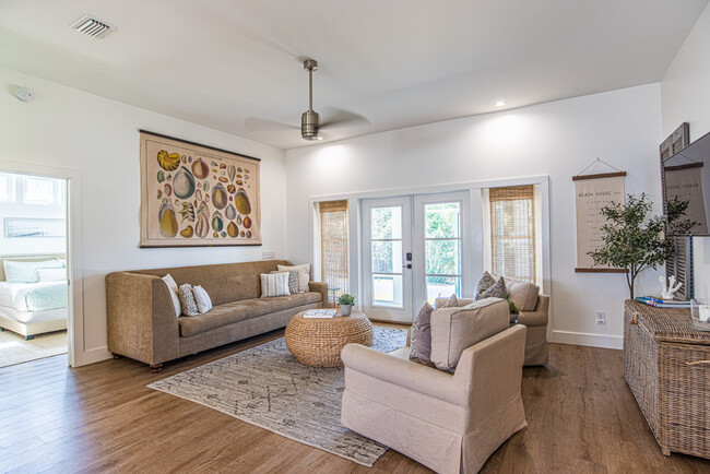 Building Photo - 312 Governor Dr Rental
