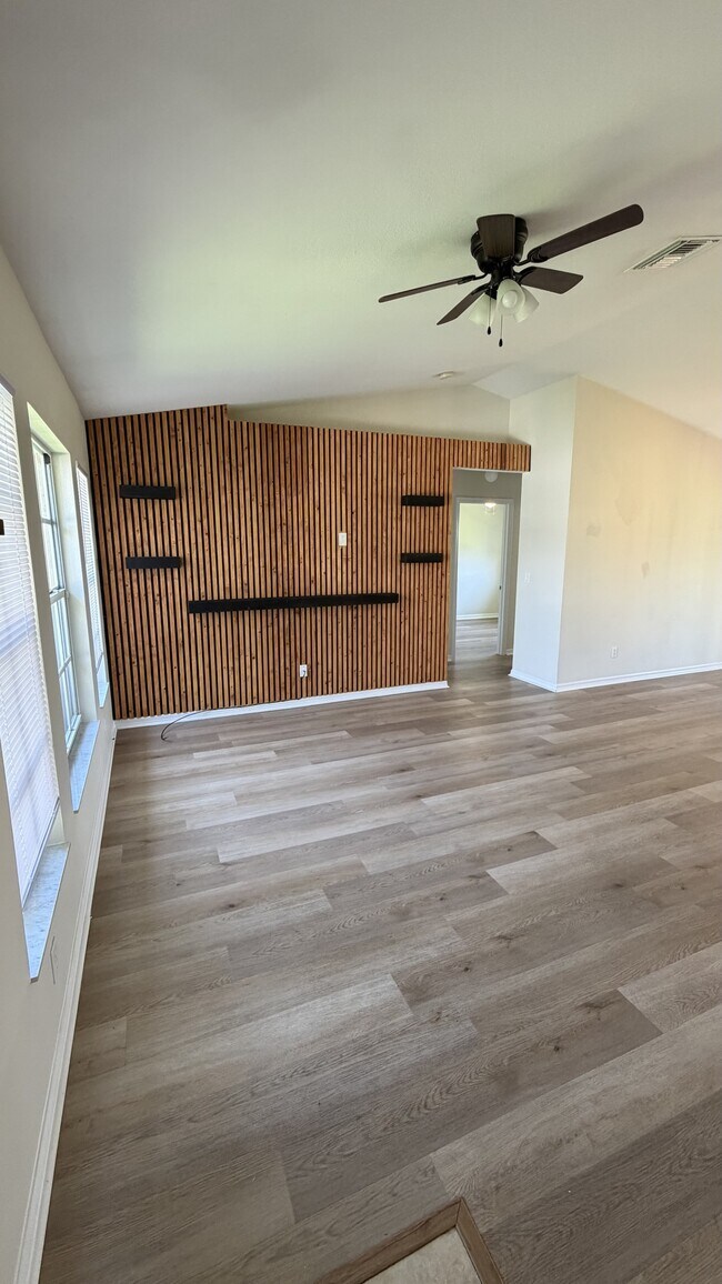Photo - 414 SE 13th St