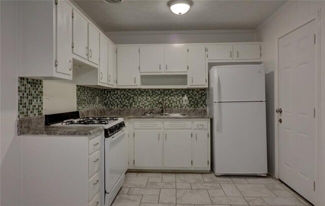 Photo - 10252 Foxfire Terrace