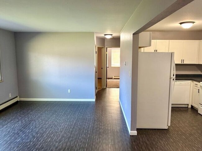 Building Photo - Great Two Bedroom, One Bath Apartments for Rent in East Loveland!  2 Weeks Free, Flexible lease t...