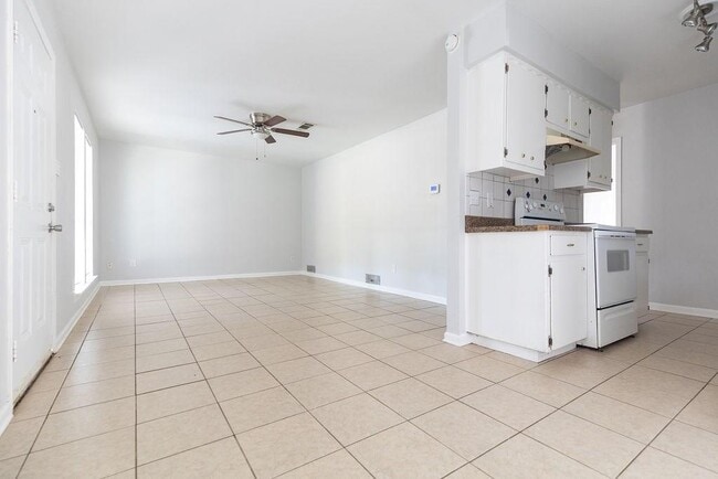 Photo - 203 Northcrest Cir