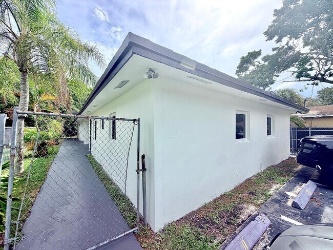1132 NW 5th Ct