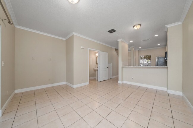 Photo - 2 Bedroom /2.5 bathrooms Town House. Just few minutes from Medical City.
