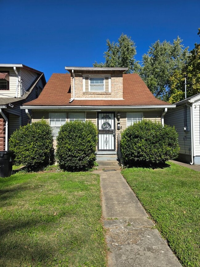 Building Photo - ? Renovated 4-Bedroom Home with Modern Upg...