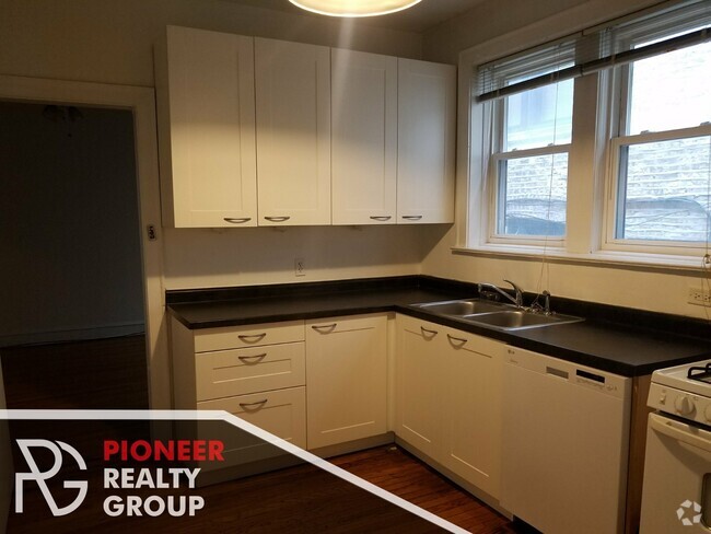 Building Photo - 2051 W North Ave Unit #2051-2 Rental