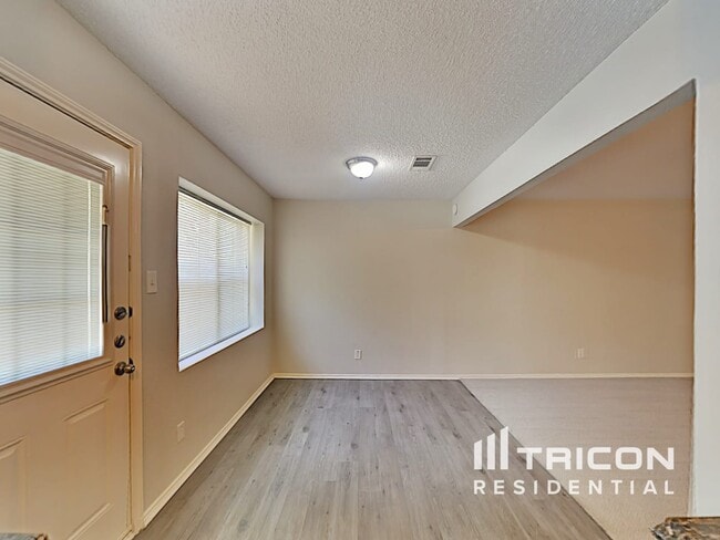 Photo - 537 Greenway Dr