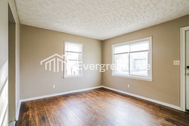 Photo - 2330 Lexington Ave