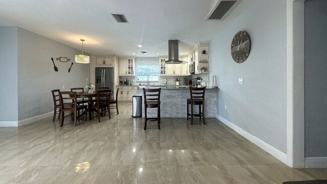 Photo - 2558 E Rosery Rd