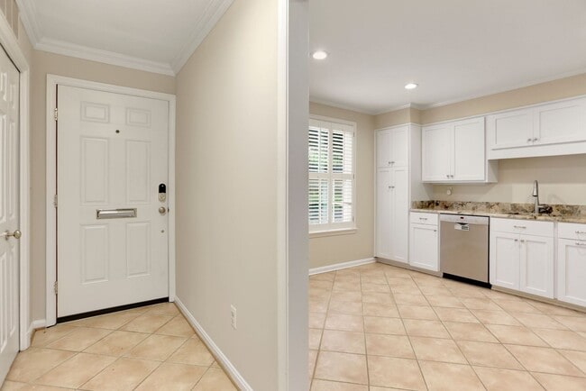 Photo - 2 Bed 2 Bath - Bethesda Condo - Large Outd...