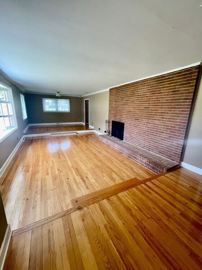 Photo - 1936 Crestdale Dr
