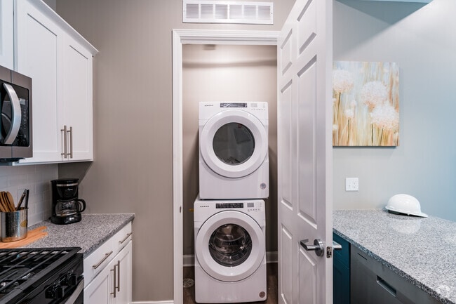 2BR, 2BA - 1015SF - Laundry