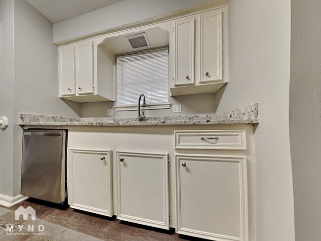 Photo - 2163 Drayton Ln