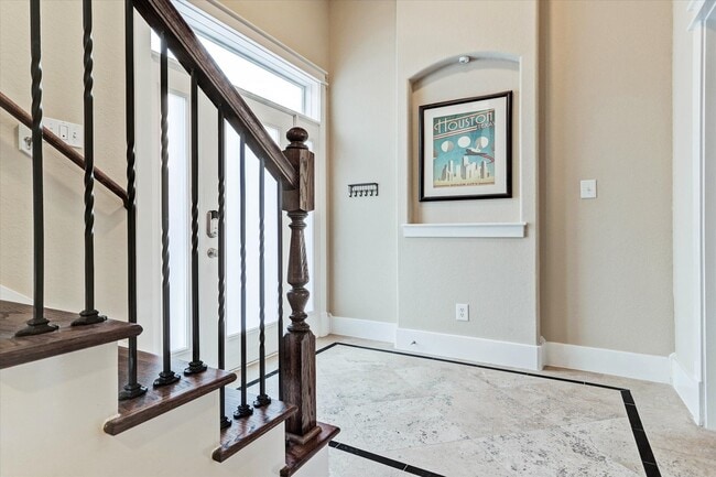 Photo - 2546 Bevis St